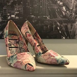 Pink floral pumps by Elle